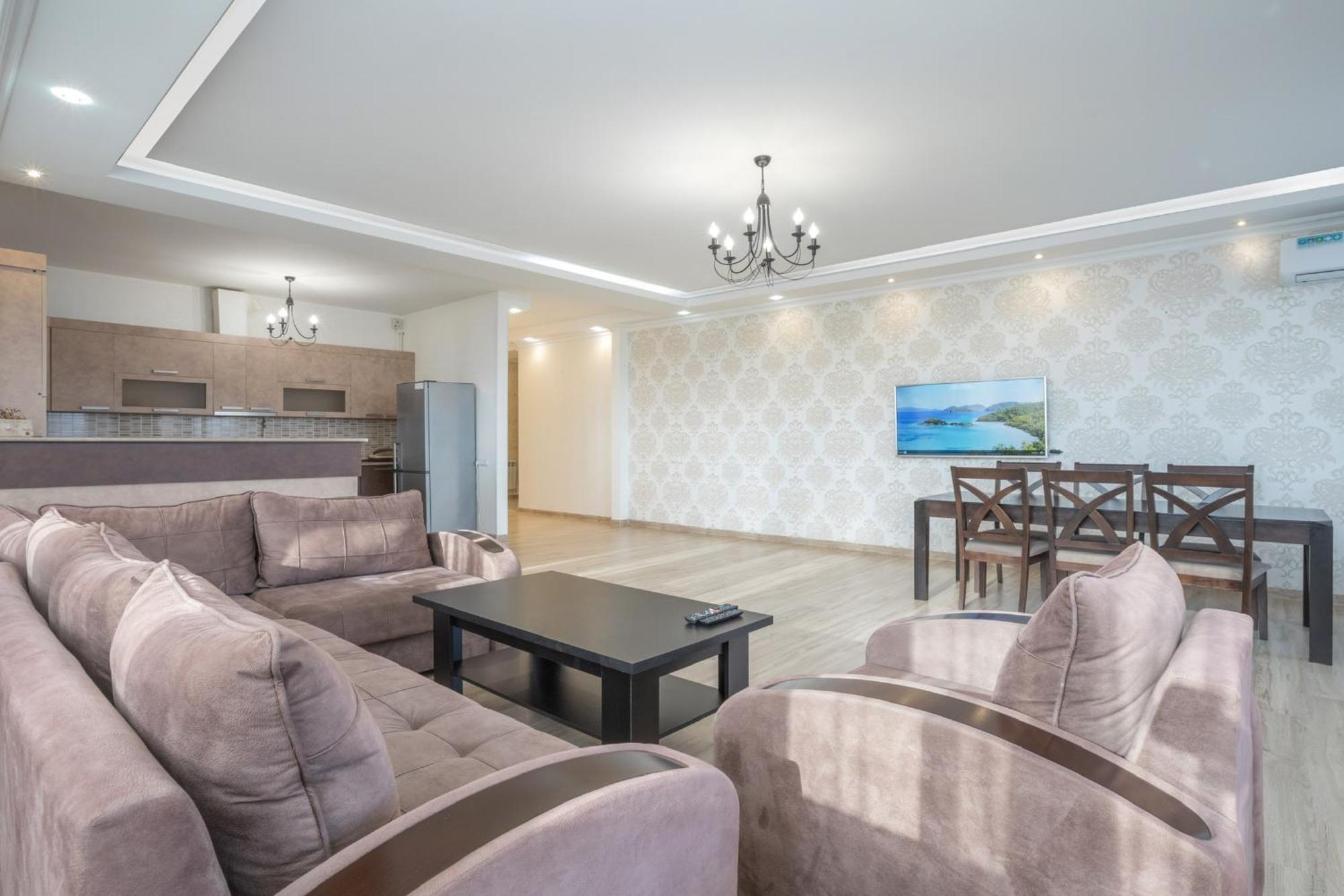 2 Bedrooms 2 Bathrooms Large And Lux Apartment Best Location Jerevan Eksteriør bilde
